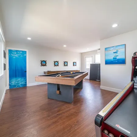 Underwater Voyage By Oc Adventure Homes * Garden Grove